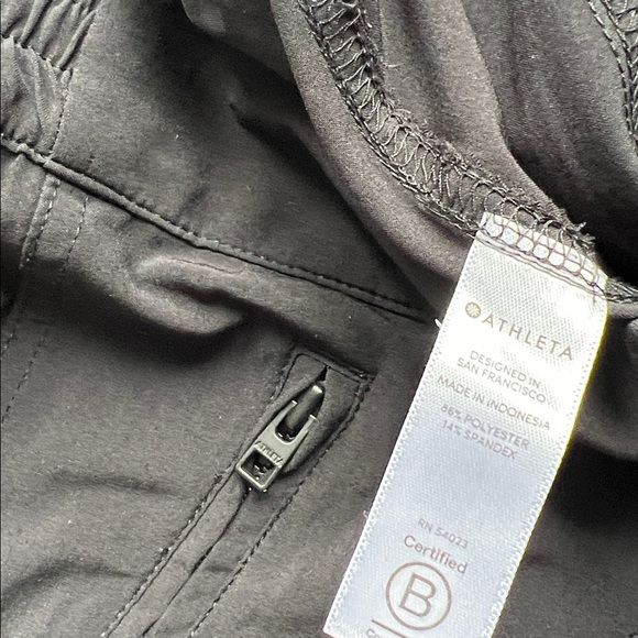 Athleta Women's Black Ankle Cargo Pants Size 2 - Picture 3 of 6